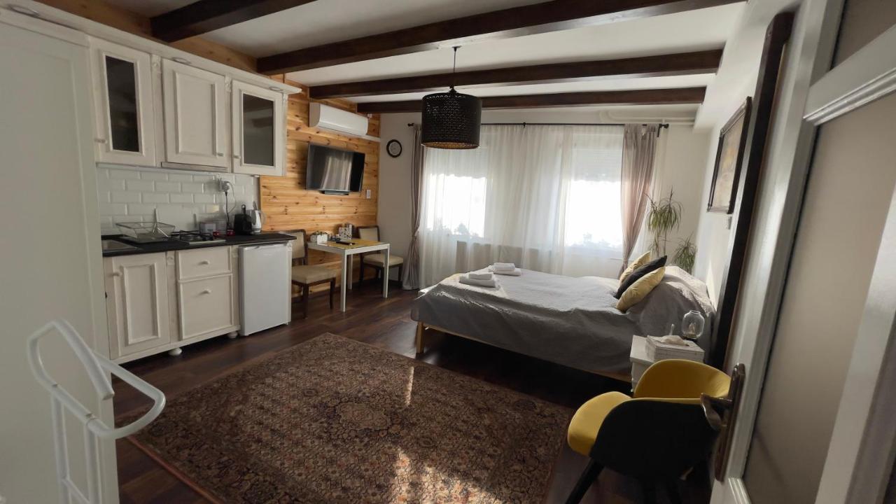 Kishaz Apartman Eger Eksteriør bilde