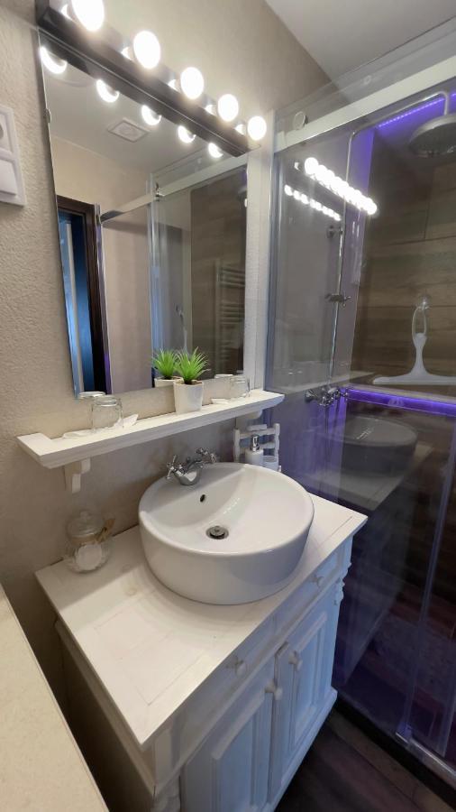 Kishaz Apartman Eger Eksteriør bilde