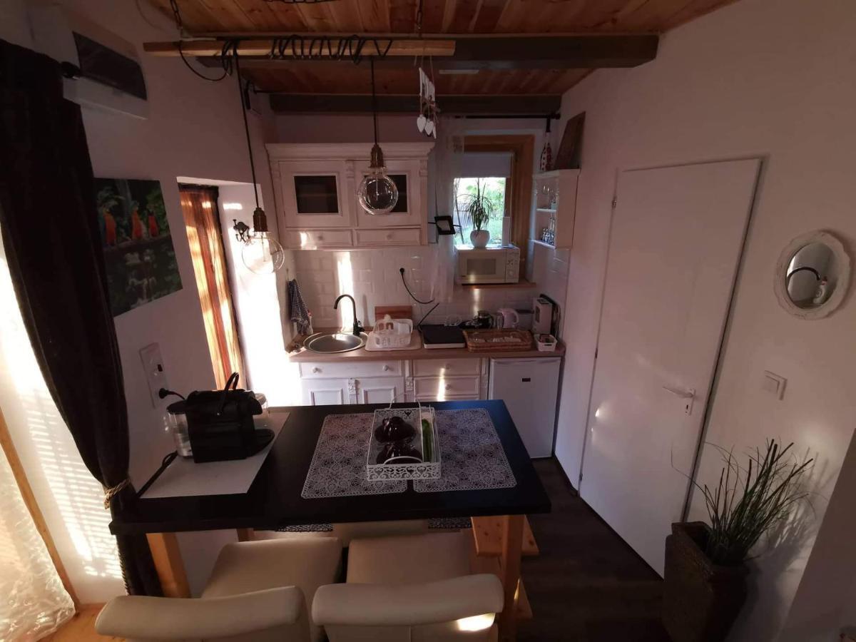 Kishaz Apartman Eger Eksteriør bilde